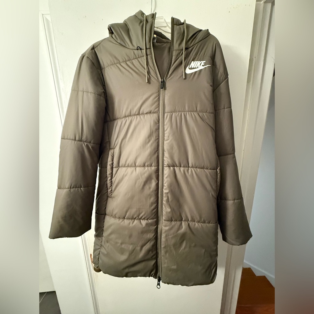 Nike Women's Puffer Jacket with Hood. Size S